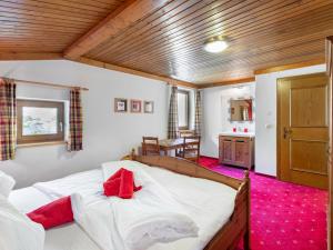 Posteľ alebo postele v izbe v ubytovaní Holiday Home Haus am Sonnenhang by Interhome + 18 fotografií