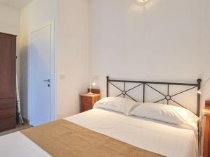Postel nebo postele na pokoji v ubytování Apartment Minú by Interhome