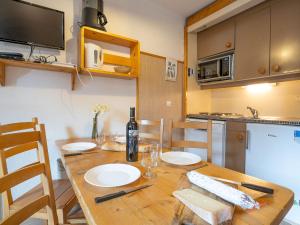 Kuchyň nebo kuchyňský kout v ubytování Apartment Arcelle 203 by Interhome