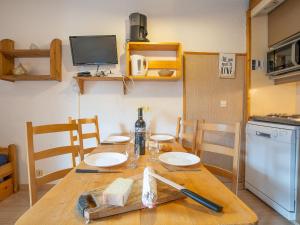 Kuchyň nebo kuchyňský kout v ubytování Apartment Arcelle 203 by Interhome