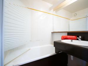 Postel nebo postele na pokoji v ubytování Apartment Arcelle 203 by Interhome