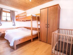 Katil atau katil-katil dalam bilik di Chalet Königsleiten 2 by Interhome