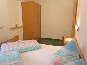 Łóżko lub łóżka w pokoju w obiekcie Apartment Falkner-1 by Interhome