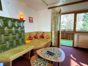 Ruang duduk di Apartment Karwendel by Interhome