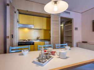 Kuchyň nebo kuchyňský kout v ubytování Apartment Universo-2 by Interhome
