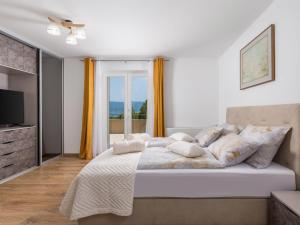 Posteľ alebo postele v izbe v ubytovaní Villa Matea by Interhome