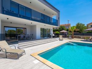 Basen w obiekcie Holiday Home Villa Palma by Interhome lub w pobliżu
