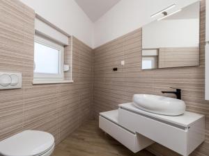 Łazienka w obiekcie Holiday Home Villa Palma by Interhome