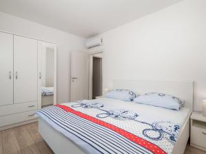 Łóżko lub łóżka w pokoju w obiekcie Holiday Home Villa Palma by Interhome
