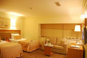 Säng eller sängar i ett rum på Emir Royal Hotel