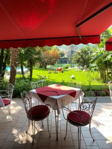 Κήπος έξω από το Hotel Fonte dei Fiori