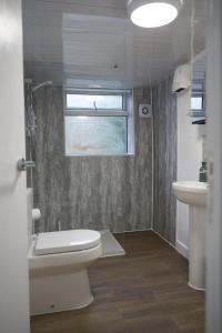 A bathroom at K Suites - Wellington Street 3