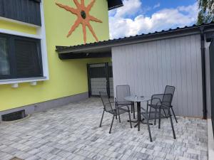 Patio nebo venkovní prostory v ubytování Apartment Karin, Eigener Eingang, 3 Schlafzimmer, Doppelcarport