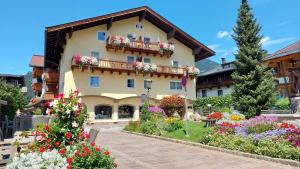 a building with flowers in front of it at Haus Veronika - Appartements by Miha in Westendorf