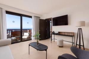 Televiisor ja/või meelelahutuskeskus majutusasutuses Barceló Tenerife Royal Level
