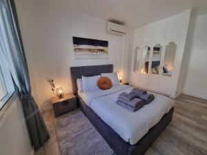 A bed or beds in a room at 3 Bedroom Apartment Playa Flamenca La Zenia