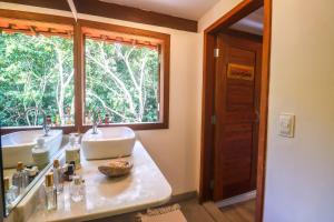 Koupelna v ubytování Pipa Surf Yoga Apartamento e Suítes com cozinha completa + 78 fotografií