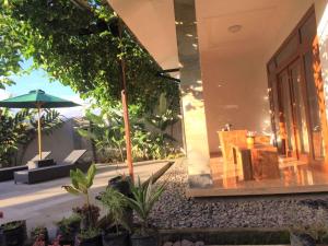 The Aroma Villa Munduk外面的花园