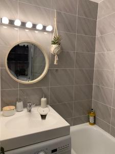 Zdjęcie z galerii obiektu JADE - Appartement climatisé vue et accès mer privé w mieście La Seyne-sur-Mer +3 zdjęcia