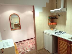 A kitchen or kitchenette at Apartament Secesja