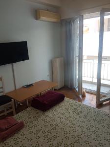 Postel nebo postele na pokoji v ubytování JiMMYS STUDIO, KALIMARMARO