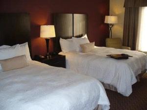 Postel nebo postele na pokoji v ubytování Hampton Inn & Suites Enid