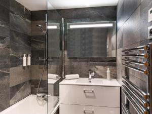 a bathroom with a sink and a shower at Hôtel Ski Lodge - Chambres & Appartements - Village Montana in Val-d'Isère