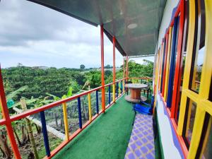 a train balcony with a view of the jungle at VILLA SOFI in Quimbaya