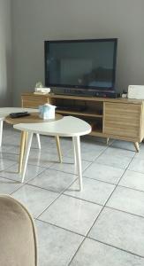 A television and/or entertainment centre at Villa Panorama
