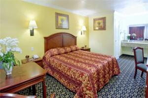 Ένα ή περισσότερα κρεβάτια σε δωμάτιο στο Americas Best Value Inn San Bernardino