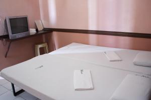 TV a/nebo společenská místnost v ubytování GV Hotel - Catarman