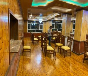 Gems Palace Hotel Sost的休息区
