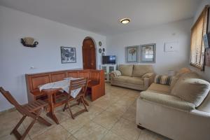 Zdjęcie z galerii obiektu La Pardela - 2BR Sea Views Private Terrace - Wifi w mieście Valverde