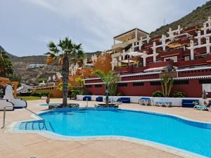 Bazén v ubytování Cozy 2 Bedroom Apartment in Costa Adeje nebo v jeho okolí