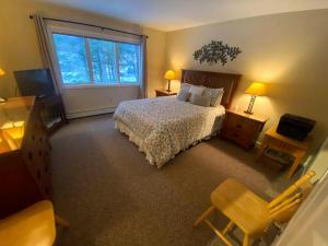 Säng eller sängar i ett rum på FV50 Pet friendly single level home in Bretton Woods walk to golf course and Mt Washington Hotel