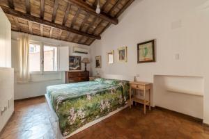 Cama o camas de una habitación en Banchi Vecchi Apartment with Terrace