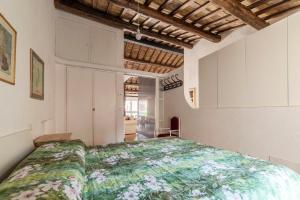 Cama o camas de una habitación en Banchi Vecchi Apartment with Terrace