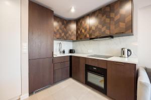 Kuchnia lub aneks kuchenny w obiekcie Powiśle Chic Apartment