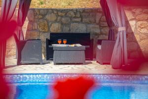 Bazén v ubytování HOLIDAY HOME MARTINA, Vinjani - Imotski nebo v jeho okolí
