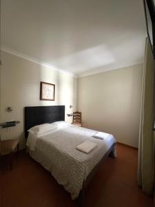 a bedroom with a large bed in a room at Abrigo and Restaurant Portinho in Vila Praia de Âncora
