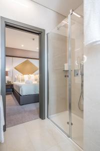 a bathroom with a shower and a walk in shower at Hotel MeraPrime Gold Lisboa in Lisbon