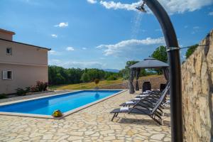 Bazén v ubytování HOLIDAY HOME MARTINA, Vinjani - Imotski nebo v jeho okolí
