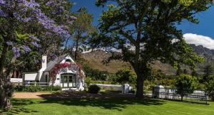 Zahrada ubytování L'Auberge Chanteclair