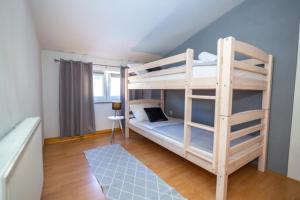 Postel nebo postele na pokoji v ubytování HOLIDAY HOME MARTINA, Vinjani - Imotski