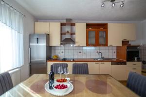Kuchyň nebo kuchyňský kout v ubytování HOLIDAY HOME MARTINA, Vinjani - Imotski