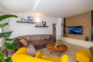 TV a/nebo společenská místnost v ubytování HOLIDAY HOME MARTINA, Vinjani - Imotski