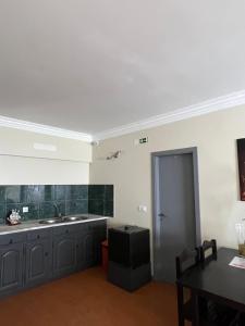 Köök või kööginurk majutusasutuses Abrigo do Portinho