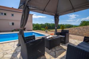 Bazén v ubytování HOLIDAY HOME MARTINA, Vinjani - Imotski nebo v jeho okolí