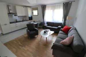 O bucătărie sau chicinetă la Apartment Sandrita +15 fotografii