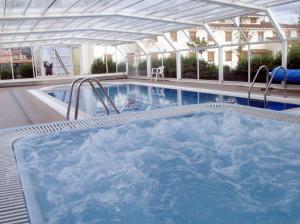 The swimming pool at or close to Hotel de Montaña Rubielos